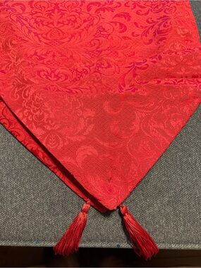Red Damask Table Runner with Tassels (71 Inches)